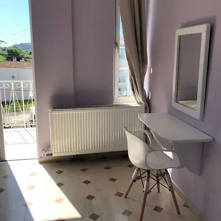 Cate's Achilleion Apartment's Kastanéa